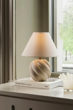 Globen Lighting Bordslampa Dahlia 24 Beige