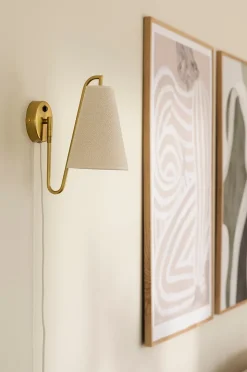 Globen Lighting Vägglampa Lou Vit bouclé/brons