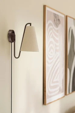 Globen Lighting Vägglampa Lou Vit bouclé/brons